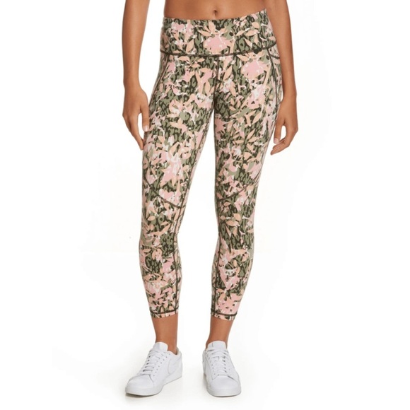 SWEATY BETTY Limited Edition Power Pocket Workout 7/8 Leggings Camo Floral Print - Picture 2 of 9